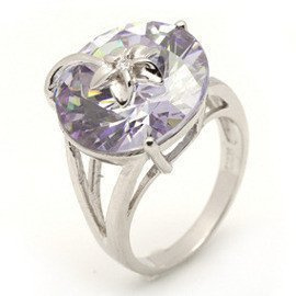 Srebrny Pierścionek z Dużą Fiołkową Cyrkonią