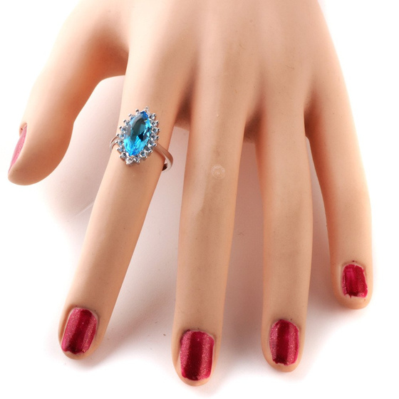 Srebrny Pierścionek z Błękitnym Kamieniem