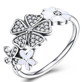 Pierścionek Srebrny Ozdobiony Kwiatuszkami