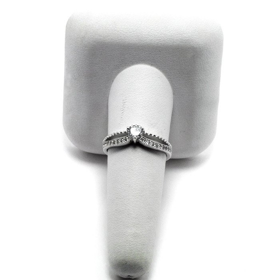 Srebrny Pierścionek z Brylantowymi Kamieniami