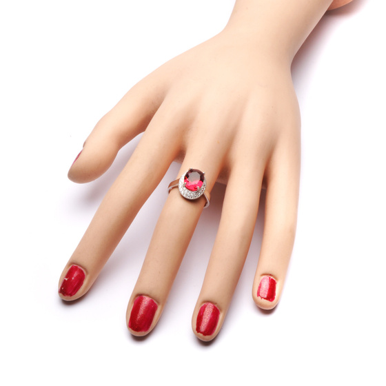 Srebrny Pierścionek z Rubinową Cyrkonią