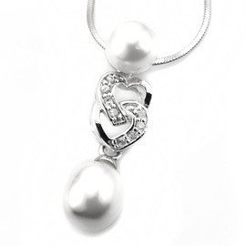 Srebrny Wisiorek z Białymi Perłami