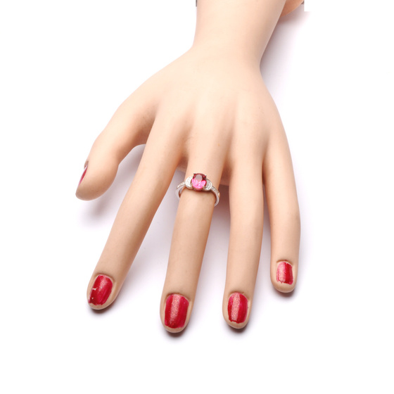 Srebrny Pierścionek z Rubinową Cyrkonią