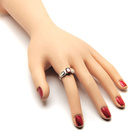 Srebrna Obrączka z Białym Opalem i Cyrkoniami