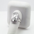 Srebrny Pierścionek z Dużym Białym Kamieniem