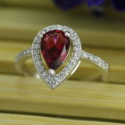 Srebrny Pierścionek z Rubinowym Kamieniem