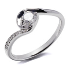 Srebrny Pierścionek z Diamentowymi Cyrkoniami