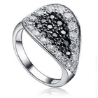 Pierścionek Srebrny z Białymi iCzarnymi Cyrkoniami