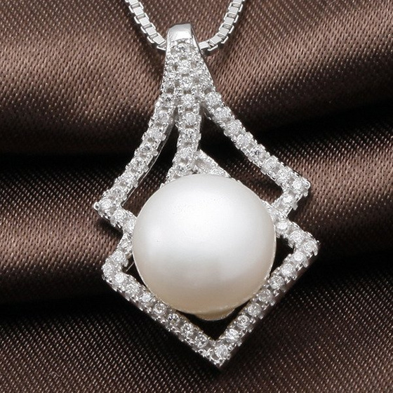 Srebrna Zawieszka z Białą Perłą i Cyrkoniami