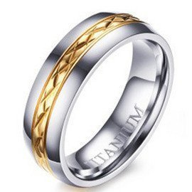 Obrączka z Tytanu ze Złotymi Motywami