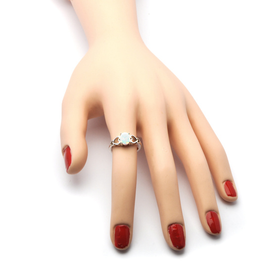 Pierścionek Srebrny z Białym Owalnym Opalem