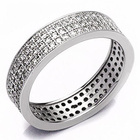 Srebrna Obrączka Wysadzana Białymi Cyrkoniami