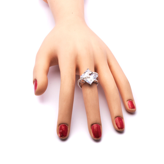 Pierścionek Srebrny z Dużą Bezbarwną Cyrkonią