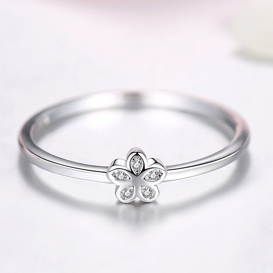 Srebrny Pierścionek Kwiatuszek z Cyrkoniami