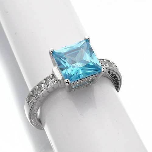 Pierścionek Srebrny z Błękitnym Dużym Kamieniem