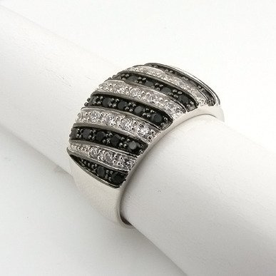 Pierścionek Srebrny z Biało Czarnymi Cyrkoniami