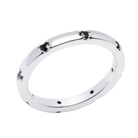 Srebrna Obrączka z Czarnymi Cyrkoniami