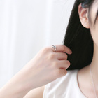 Pierścionek Srebrny Wysadzany Cyrkoniami