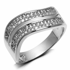 Srebrny Pierścionek Wysadzany Cyrkoniami