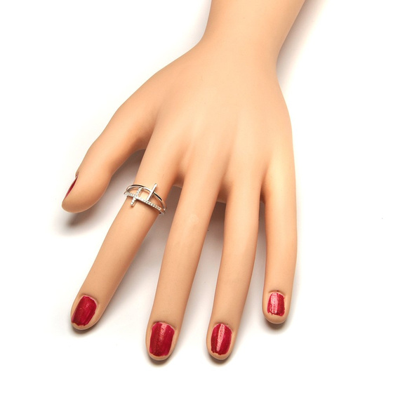 Pierścionek Srebrny Ozdobiony Cyrkoniami