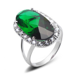 Srebrny Pierścionek z Dużym Zielonym Kamieniem