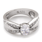 Srebrny Pierścionek z Bezbarwnymi Cyrkoniami