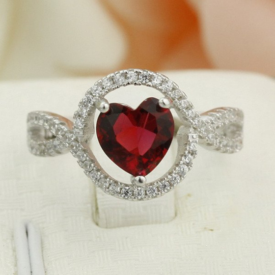 Srebrny Pierścionek Rubinowe Serce