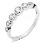 Srebrny Pierścionek z Białymi Cyrkoniami