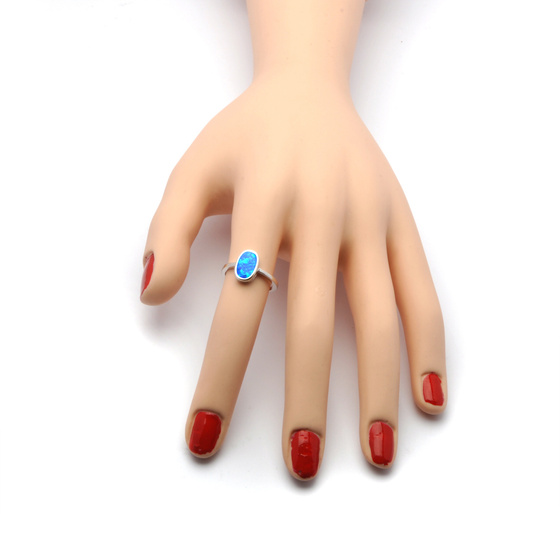 Srebrny Pierścionek Kształt Owalny z Opalem