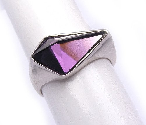 Pierścionek Srebrny z Fioletowym Kamieniem