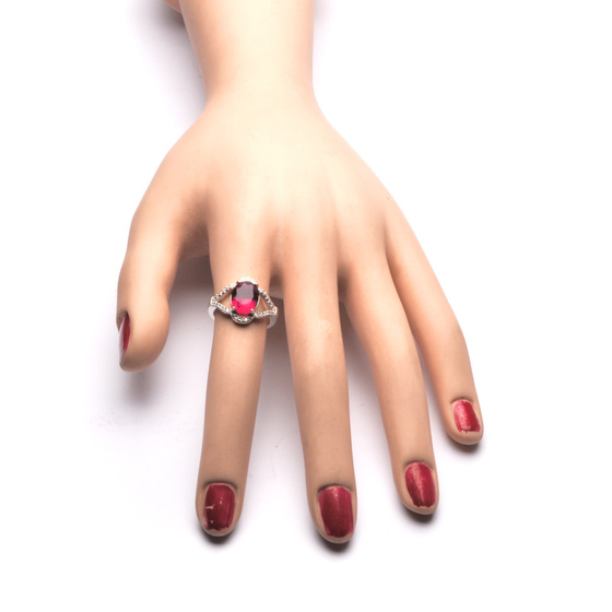 Srebrny Pierścionek z Rubinową Cyrkonią