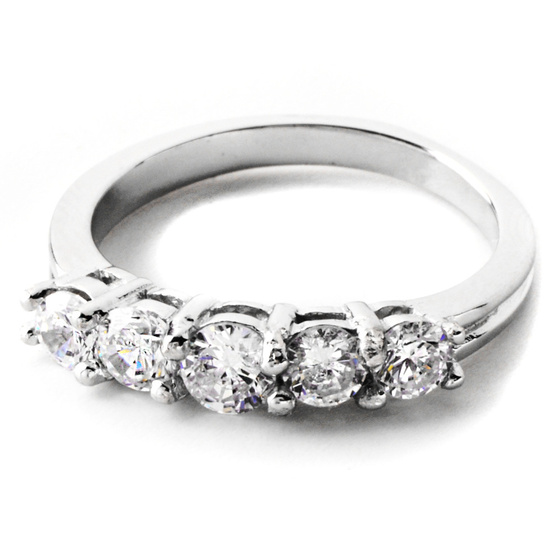 Srebrny Pierścionek z Bezbarwnymi Cyrkoniami