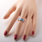 Srebrna Obrączka Wysadzana Błękitnymi Cyrkoniami