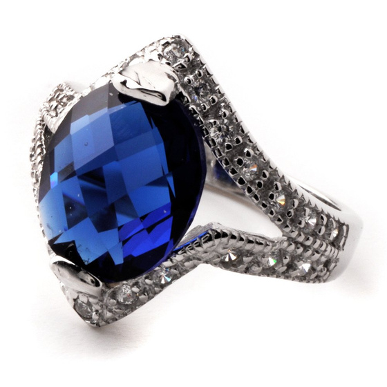 Srebrny Pierścionek z Szafirowym Kamieniem