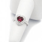 Pierścionek Srebrny Wysadzany Rubionowym Sercem