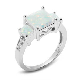 Pierścionek Srebrny z Białym Opalem i Cyrkoniami