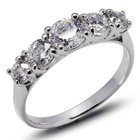 Srebrny Pierścionek z Diamentowymi Cyrkoniami