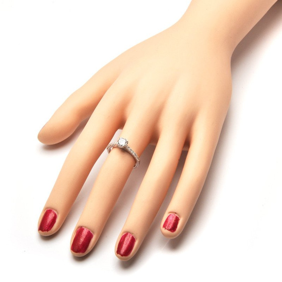 Pierścionek Srebrny Wysadzany Cyrkoniami