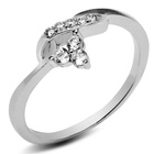 Srebrny Pierścionek Wysadzany Cyrkoniami