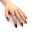 Srebrny Pierścionek Serce z Białym Opalem