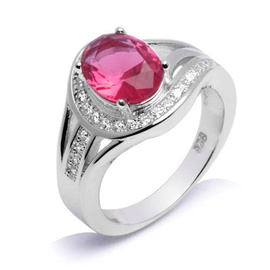 Srebrny Pierścionek z Rubinową Cyrkonią