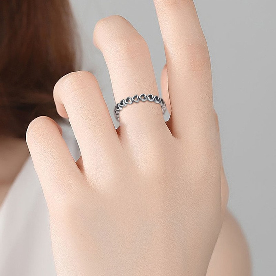 Srebrny Pierścionek z Serduszkami