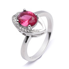 Srebrny Pierścionek z Rubinową Cyrkonią