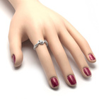 Pierścionek Srebrny Wysadzany Białymi Cyrkoniami