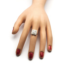 Srebrny Pieścionek Kwadratowy z Cyrkonią