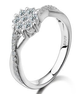 Srebrny Pierścionek z Diamentowymi Cyrkoniami