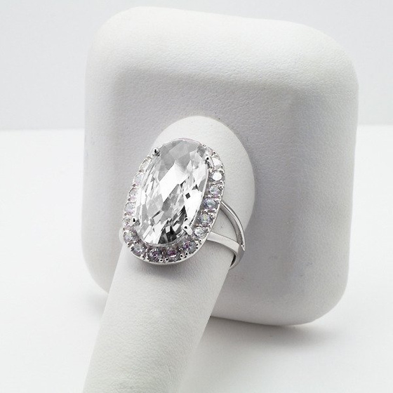 Srebrny Pierścionek z Dużym Białym Kamieniem