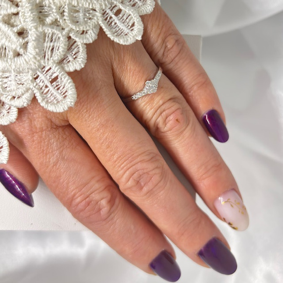 Srebrny Pierścionek Kwiat z Białymi Kamieniami