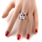 Srebrny Pierścionek z Dużą Bezbarwną Cyrkonią