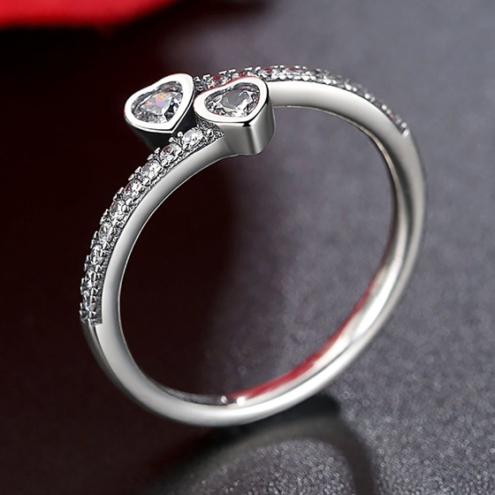 Srebrny Pierścionek Diamentowe Serduszka